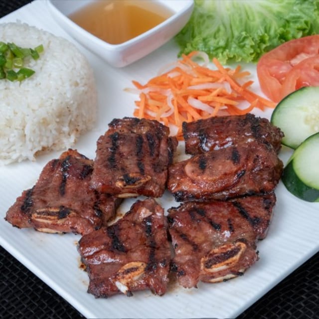 R8. Grilled Marinated Beef Short Ribs with Steamed Rice.
